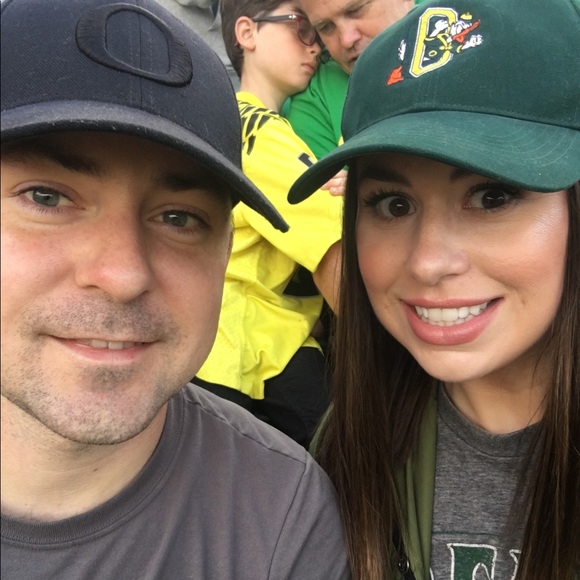 Meet your Posher, Nicole - Picture 2 of 8